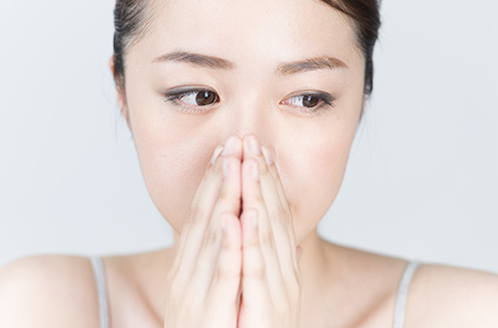 お口の中を見せたくない